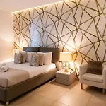 Luxury Seafront 3br With Pool By Arco Collection