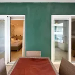 Luxury Seafront 3br With Pool By Arco Collection *