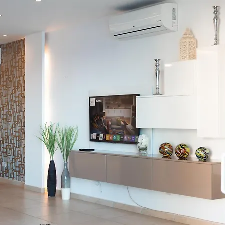 Luxury Seafront 3br With Pool By Arco Collection Lägenhet *