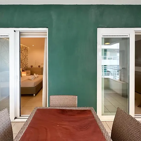 Luxury Seafront 3br With Pool By Arco Collection *