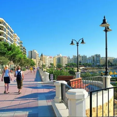 Luxury Seafront 3br With Pool By Arco Collection * 斯利马