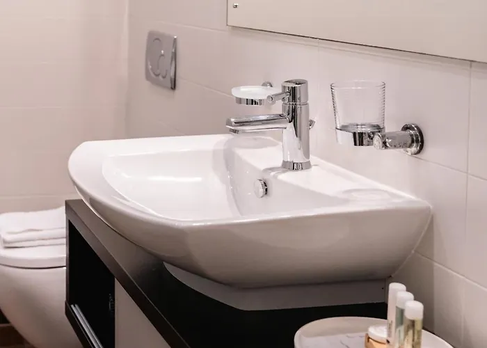 Luxury Seafront 3br With Pool By Arco Collection דירה *