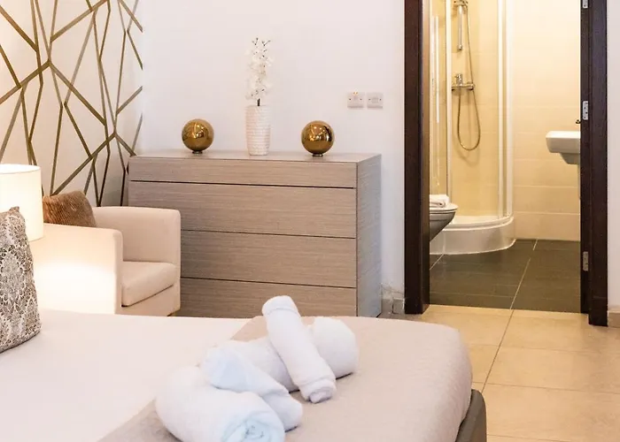 Luxury Seafront 3br With Pool By Arco Collection דירה סליאמה