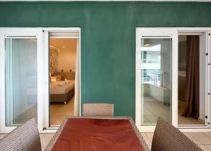 Luxury Seafront 3br With Pool By Arco Collection *