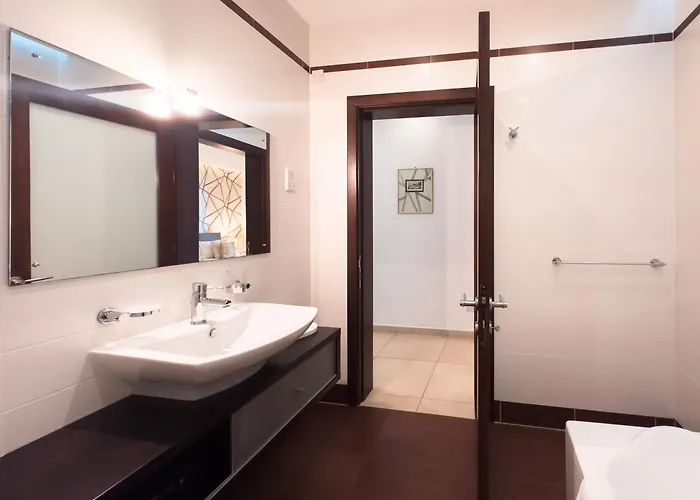 Luxury Seafront 3br With Pool By Arco Collection