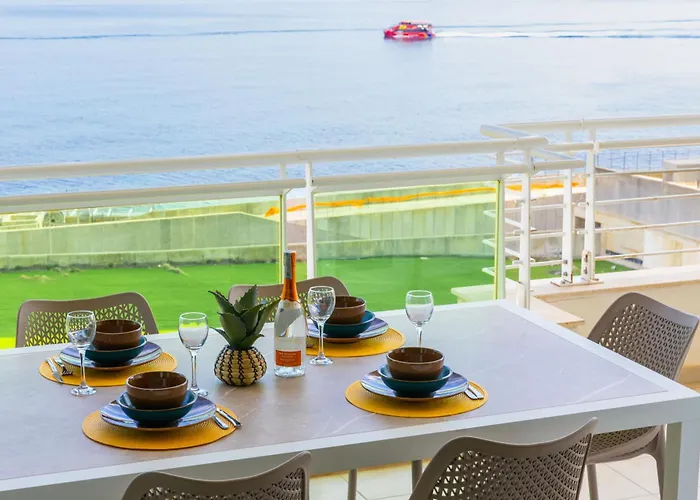 Luxury Seafront 3br With Pool By Arco Collection סליאמה